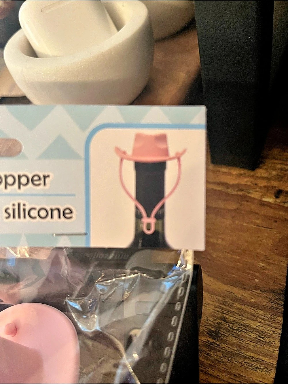NWT Silicone Wine Stopper. Pink